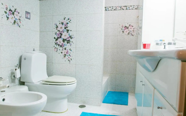 Spacious Apartment Next To Metro - Marousi