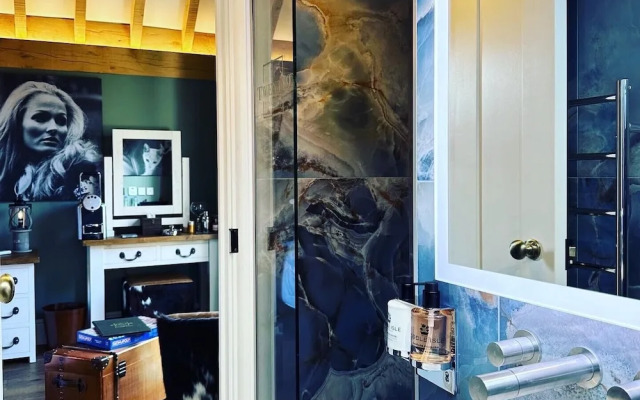 NoTwenty9 Bar and Restaurant