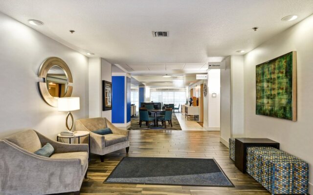 Holiday Inn Express & Suites New Berlin by IHG