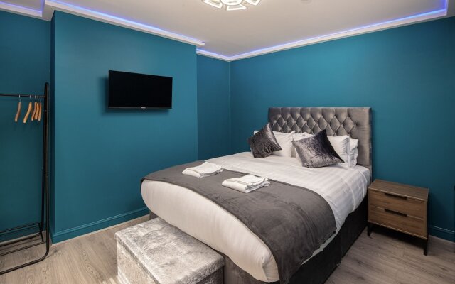 Town View Apartment by Sasco