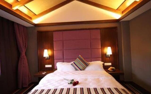 Lijiang Courtyard & Sunlight Ya Yuan Hotel