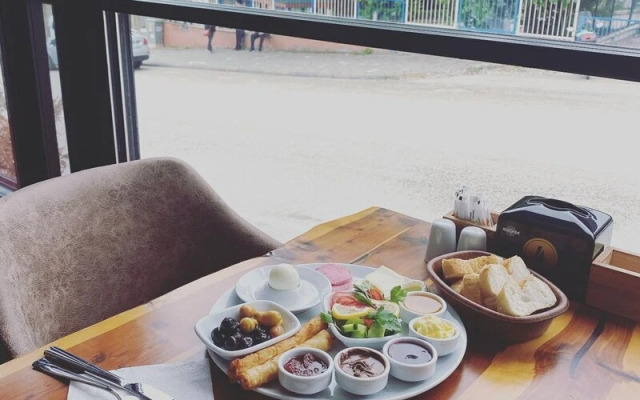 Çınar Han Otel ve Cafe
