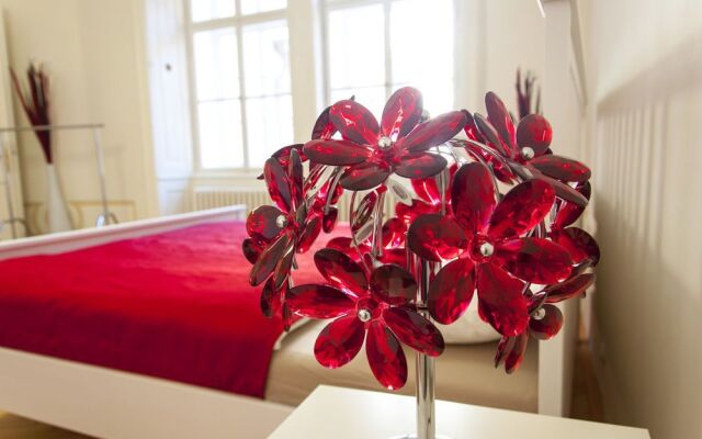 Cherry Charm Apartment