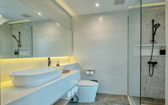 A Dream Naka Island - Beachfront Retreat