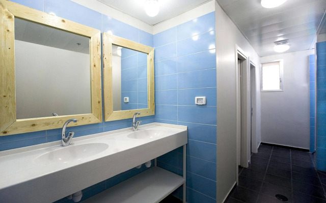 Little Tel-Aviv Hostel