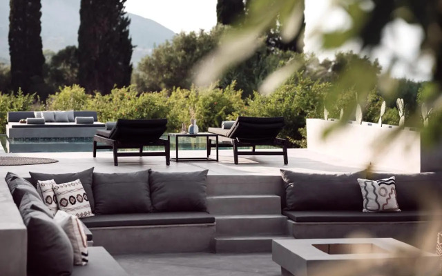 Yliessa - Luxury pool villa surrounded by nature