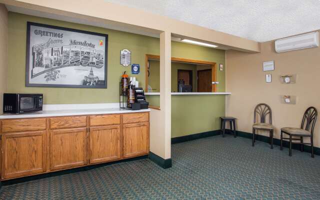 Super 8 by Wyndham Mendota I-39