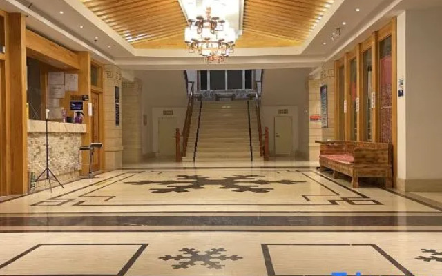 Xuexiang Xueyun Holiday Hotel