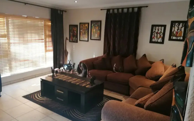Inviting 3-bed House in Kempton Park
