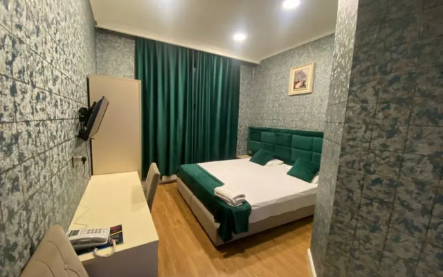 Eleon Hotel