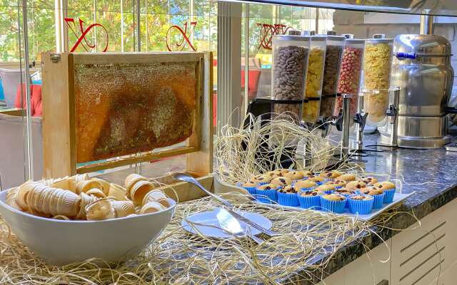 Best Western Plus Khan Hotel