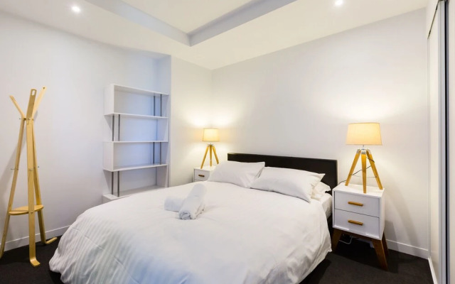 SANTERI, 2BDR Melbourne Apartment