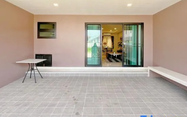 Pattaya Venice Townhouse 3 Bedroom Pool Villa【Near the Floating Market + supermarket at the door 】