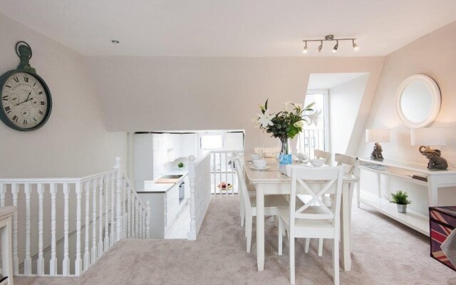 The Stephendale Road Townhouse - SL