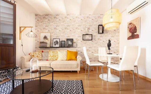 Beautiful Apartment in Abat Street by Batuecas