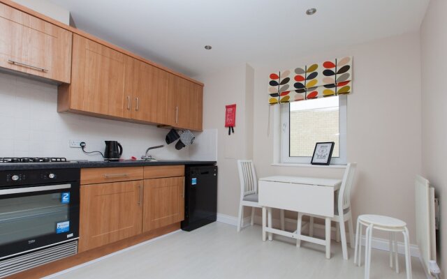Homely, Hi-tech Modern Flat With Parking and gym