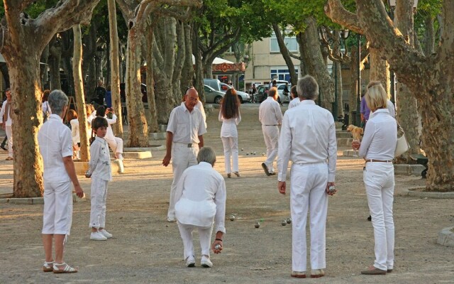 Opulent Villa in Le muy with Swimming Pool