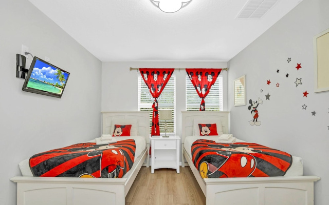 Roomy Town Home, Mickey-themed Bedroom! #4bv550