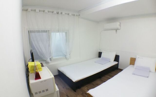 Shinchon Hongdae Guesthouse