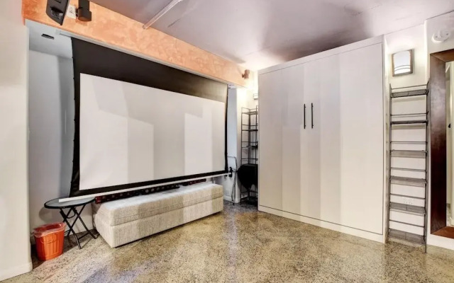 LVStripHouse Condos Sleeps up to 14