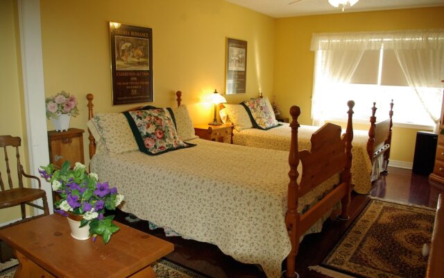 Abagale's Victorian Hot Tub and Suites
