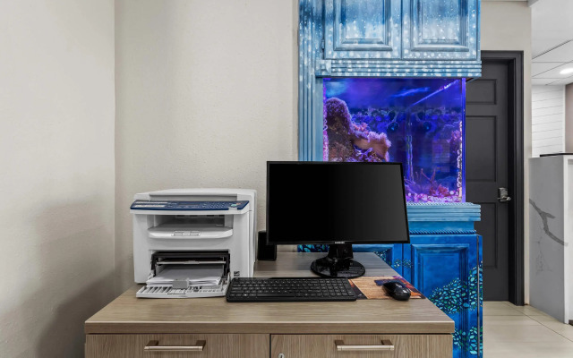 Quality Inn Airport - Cruise Port