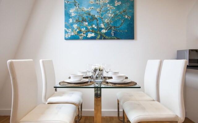 Alexandra Apartment