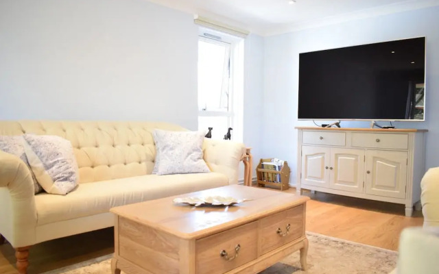 2 Bedroom Apartment In Chelsea