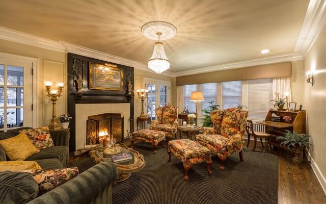 Knob Hill Bed & Breakfast