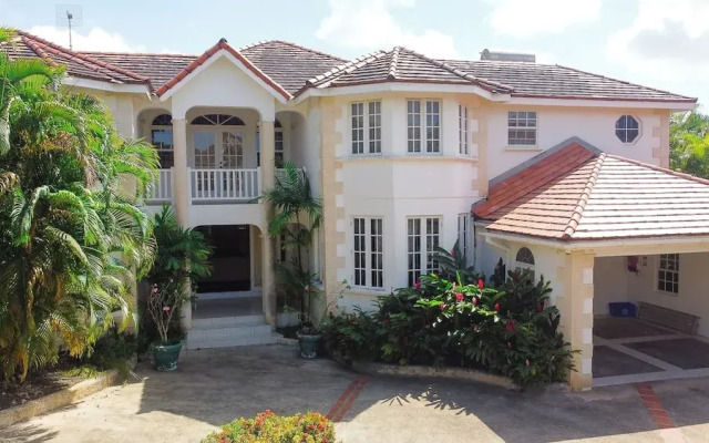 Marzalea 3 bd Villa by Zenbreak