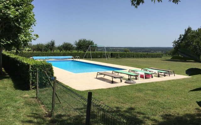 Luxurious Holiday Home in Montrichard with Pool