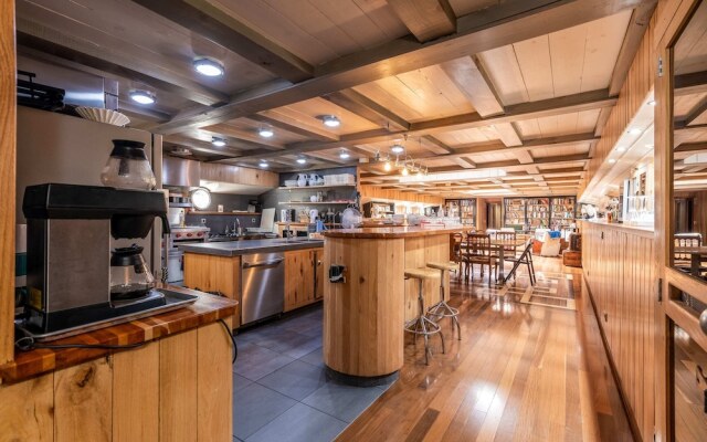 Luxury Canary Wharf House Boat