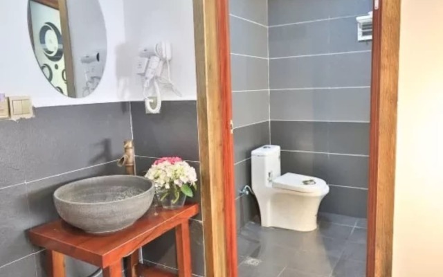 Zuoshou Qian Youshou Inn