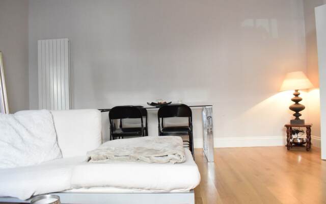 Modern 2 Bedroom Home in Chelsea