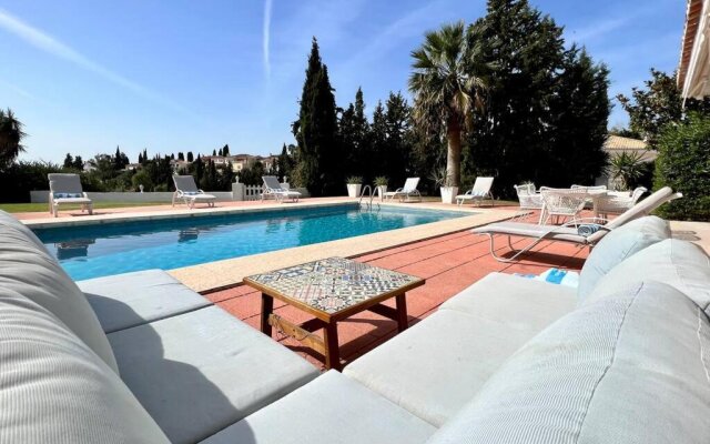 Villa Scenic with Private Pool- Sleeps 8