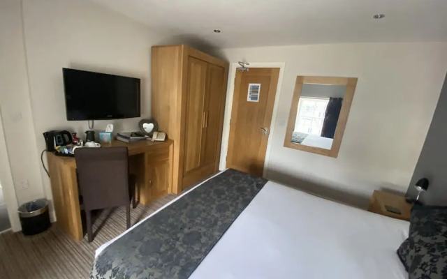 The Three Horseshoes Hotel