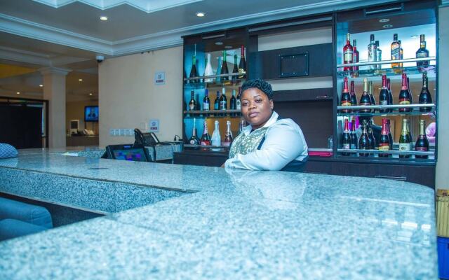Royal Crest Hotel & Suites
