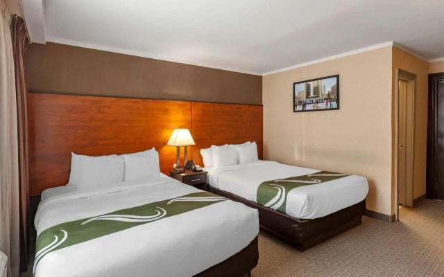 Econo Lodge Inn & Suites Toronto Airport
