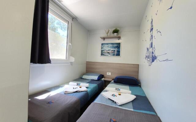 Mobile Home Blue Class B4