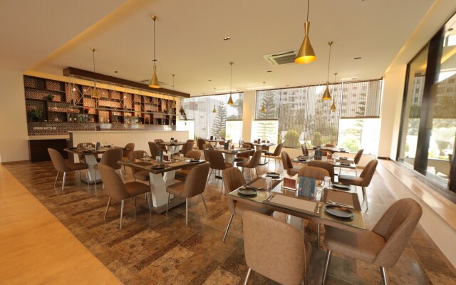 VRR Hotel's And Convention Centre