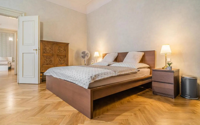 Spacious Apt at Mala Strana, Charles Bridge 3min