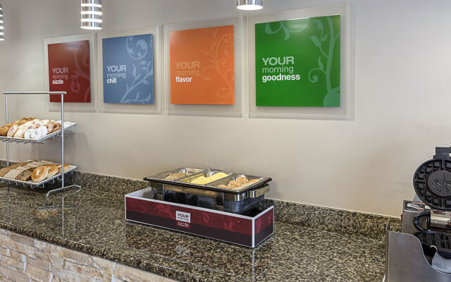 Comfort Suites near Tanger Outlet Mall