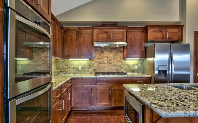 Conifer - 3 Br condo by RedAwning