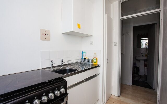 Stylish Flat 4 Min Walk From London Bridge Station