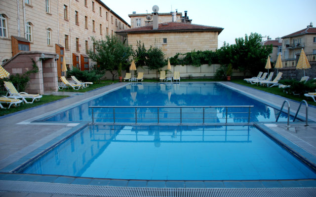 Tassaray Hotel