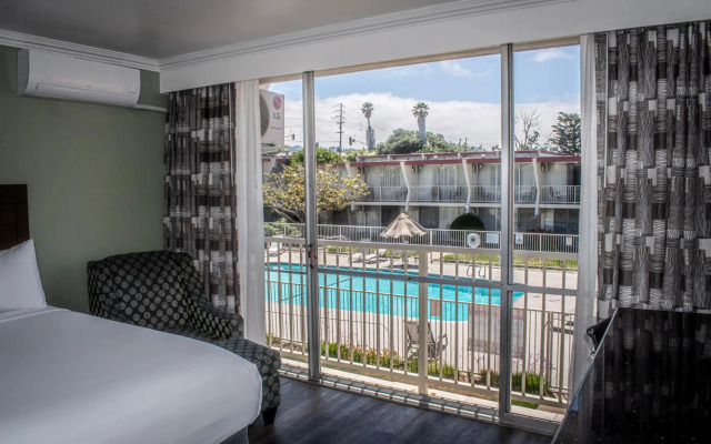 Travelodge by Wyndham Monterey Bay