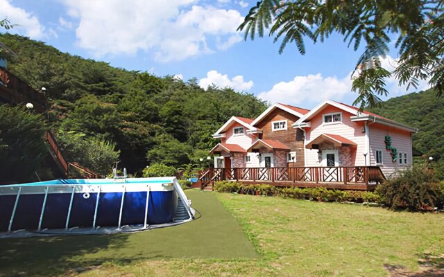 Yangsan Chickweed & Flower Pension