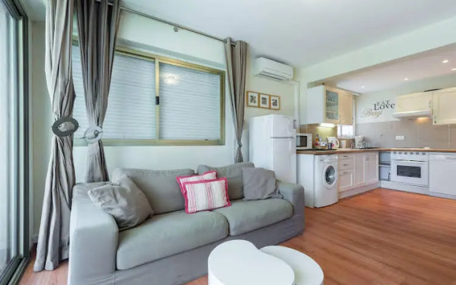 One Bedroom Palm Beach