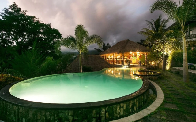 Bukit Temawang - Villa and Farm with Mt. Agung View