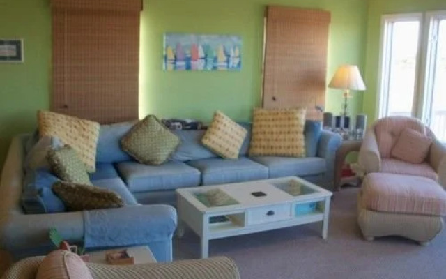 Marsh Manor 3 Br home by RedAwning